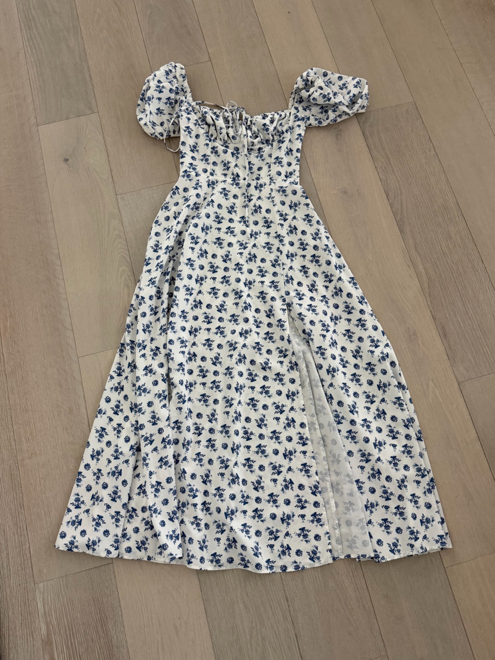 Source Unknown White Maxi Dress with Blue Floral Print and Puff Sleeves